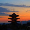 京都タワーと八坂の塔
