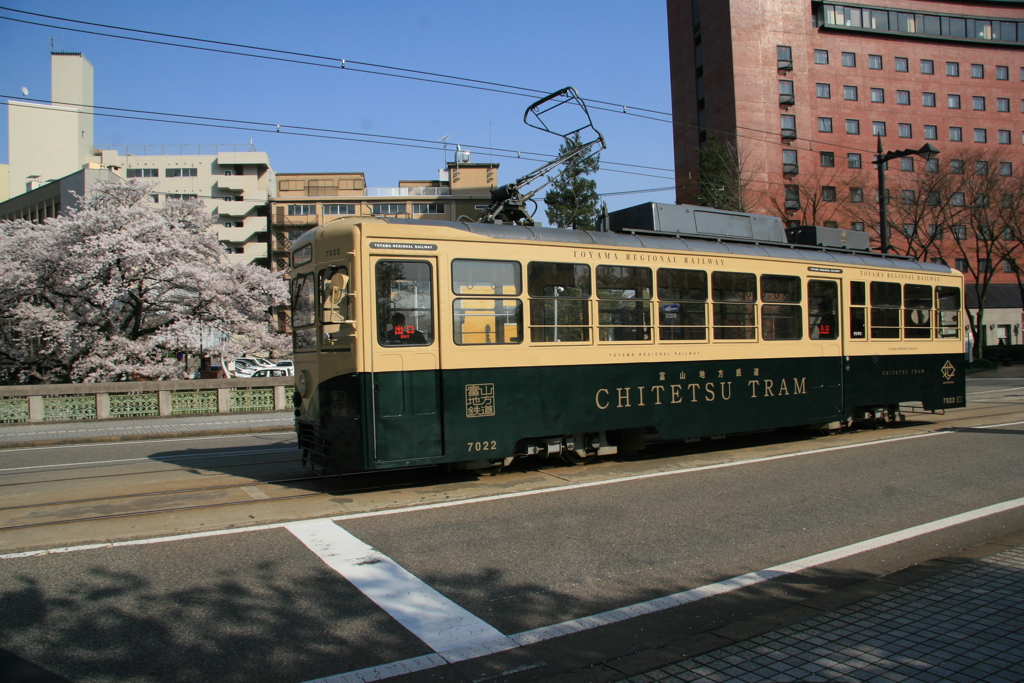 路面電車の走る街(富山地鉄2014)