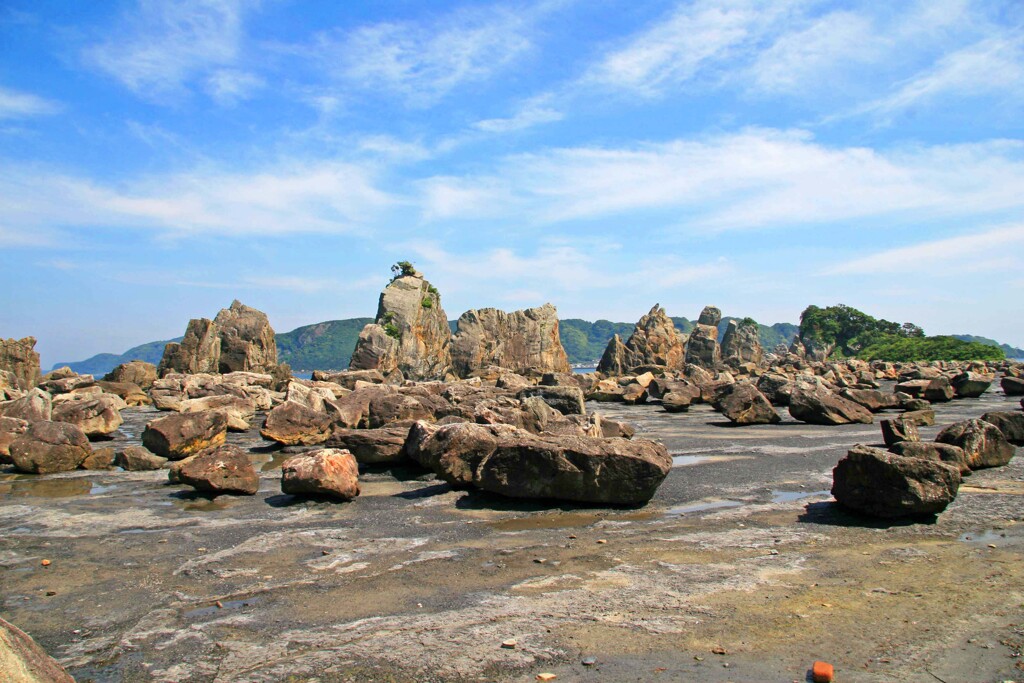 橋杭岩