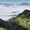 高原の山々と雲の海
