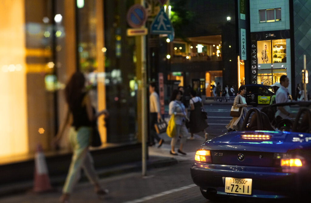 夜歩く