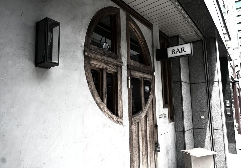BARで待ってる