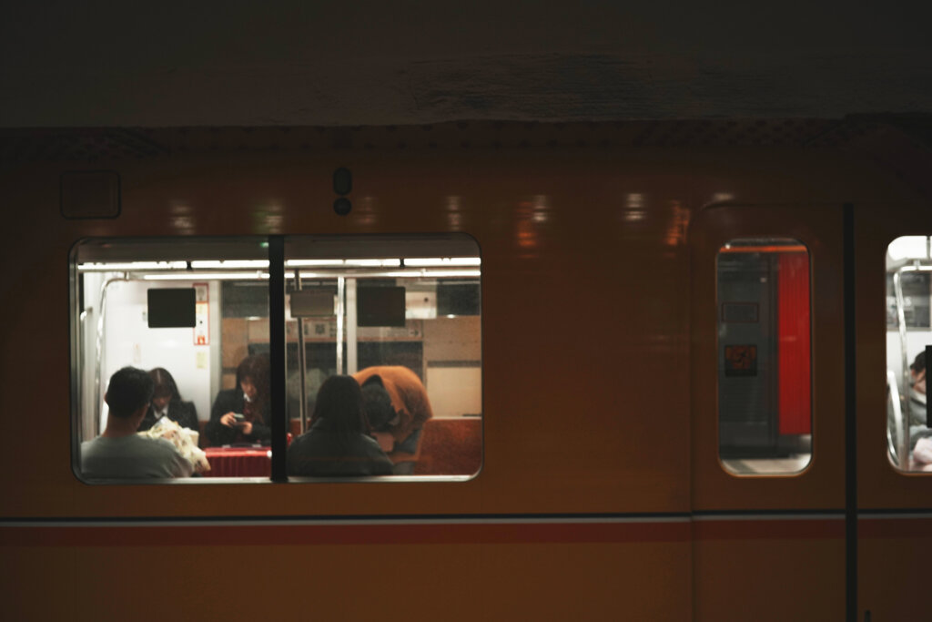地下鉄に乗って