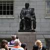 Statue of Harvard(ハーバード大学の銅像)