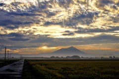 豪雨からの朝焼け