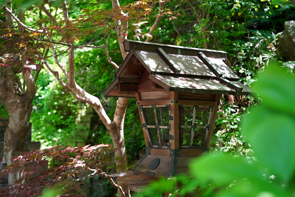 お寺の灯籠？