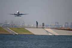 飛行機のある空