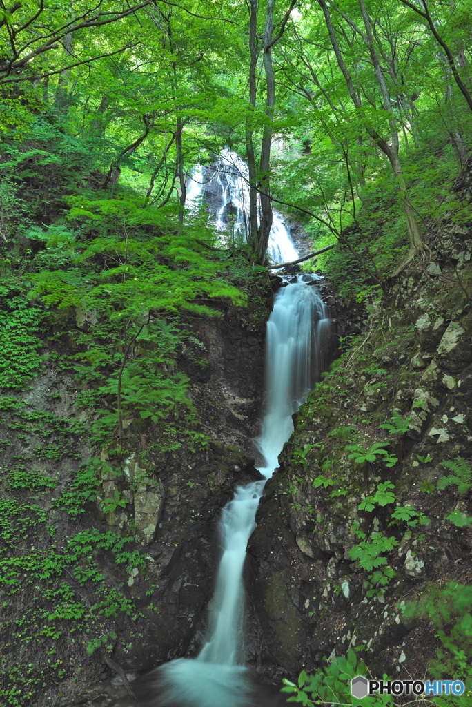 秋田県鹿角市　小根津戸の雄滝