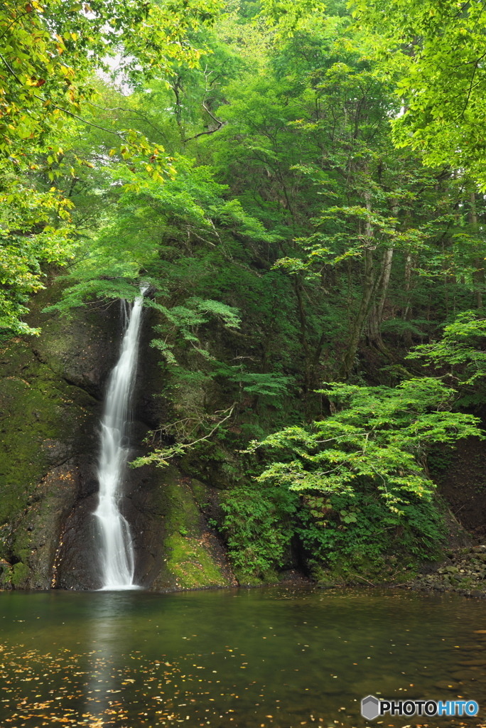 秋田県藤里町　峨瓏の滝1