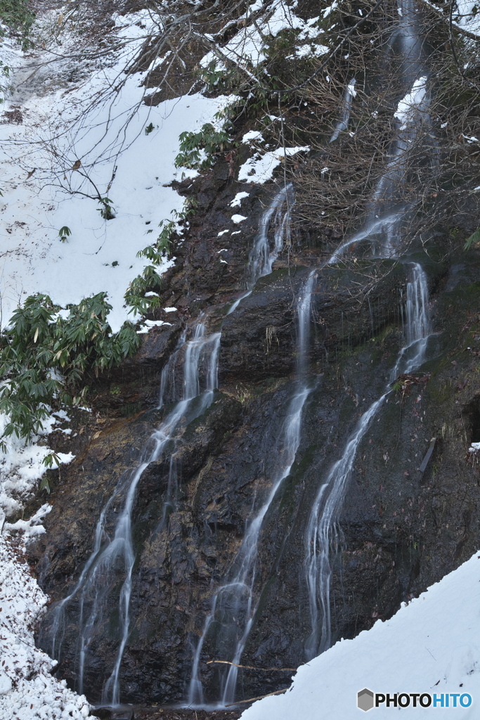 山形県朝日町　杉山不動尊の滝
