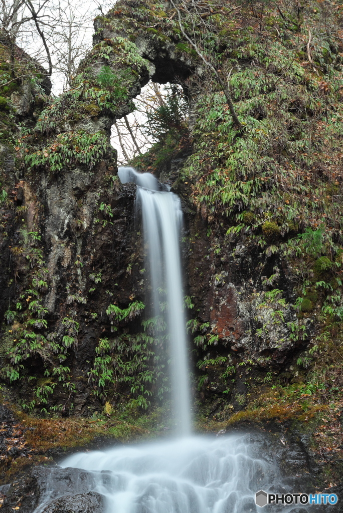 山形県南陽市　くぐり滝3