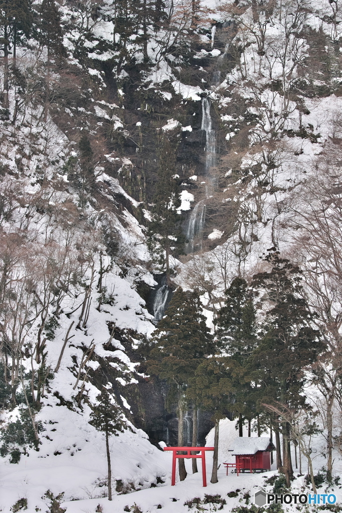 山形県戸沢村　白糸の滝