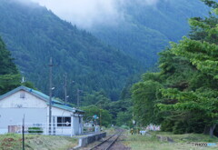 P1870185　山間の駅