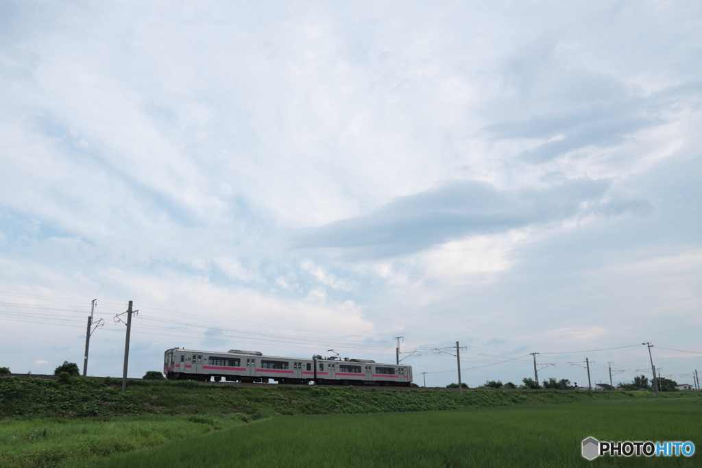 始発と朝の雲