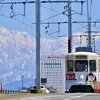 立山連峰劔岳と路面電車