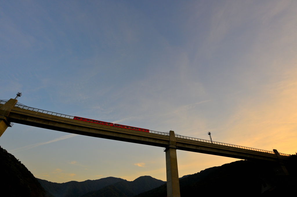 高架鉄道と電車　餘部