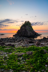 夕闇を待つ巨岩