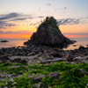 夕闇を待つ巨岩