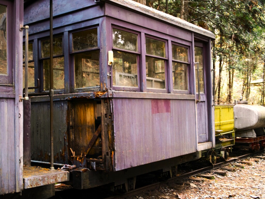 ボロボロ客車