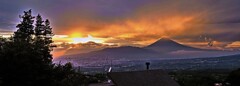 いつも同じ場所で撮影するけど、同じ夕日は一度もないね。