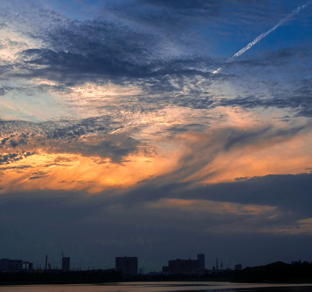 夕空と飛行機雲