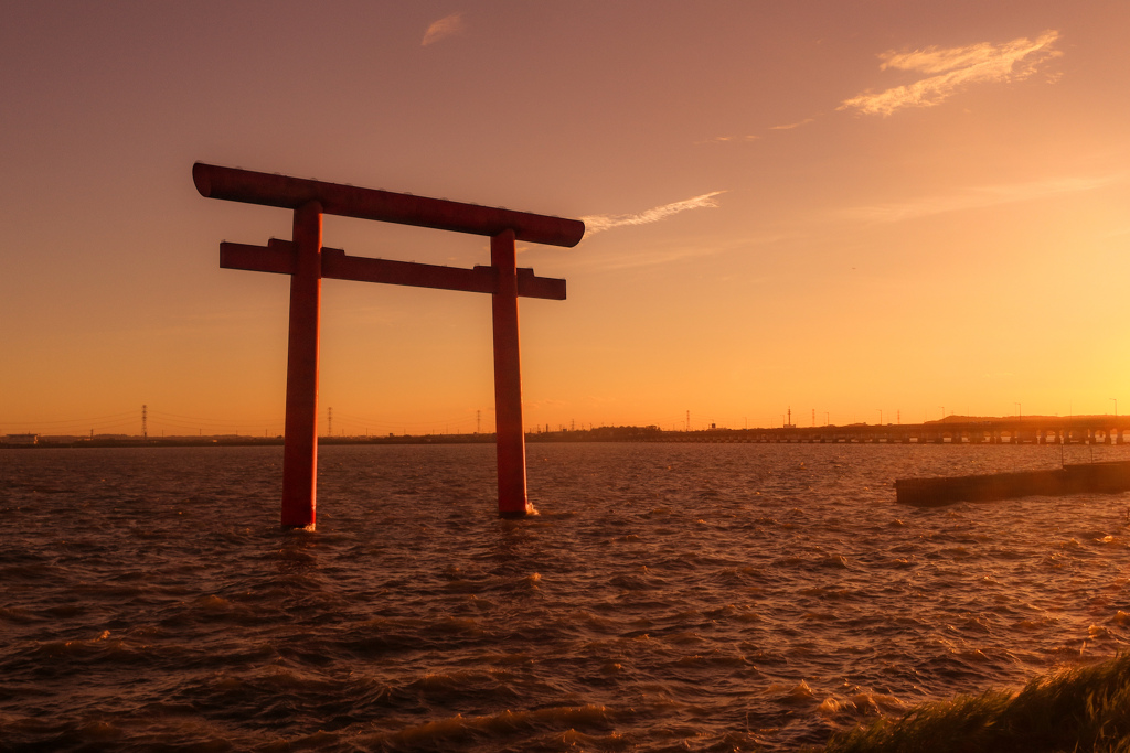 水上鳥居の夕景