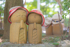 夏を装うお地蔵さんたち