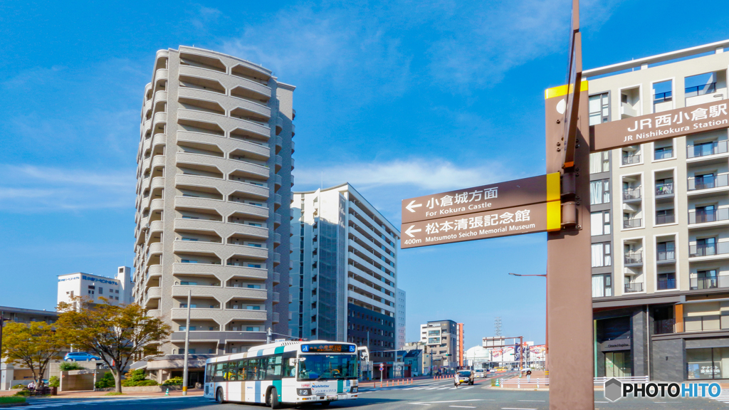 【4K】早朝の小倉北区室町交差点を曲がるバス