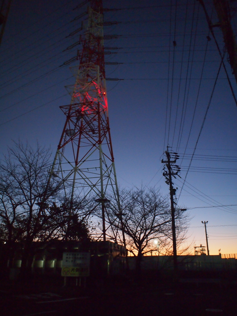 夕暮れの鉄塔