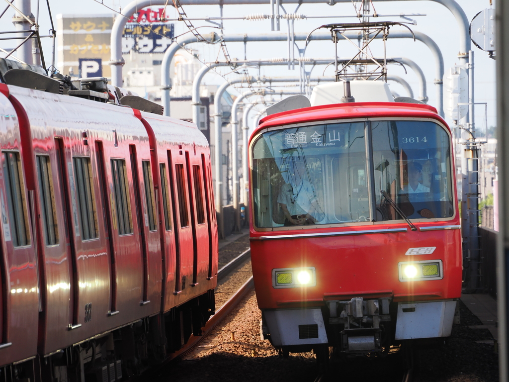 すれ違い　名鉄常滑線大同町駅