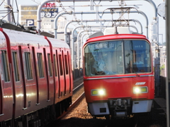 すれ違い　名鉄常滑線大同町駅