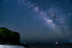 闇夜に流れる天の川