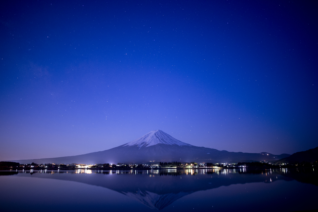 薄明の富士山