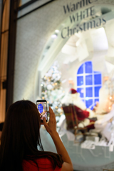 窓の向こうのクリスマス