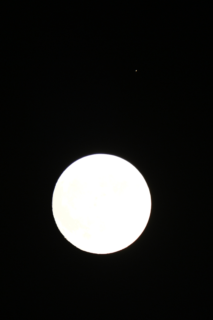 遥か彼方の土星と共に
