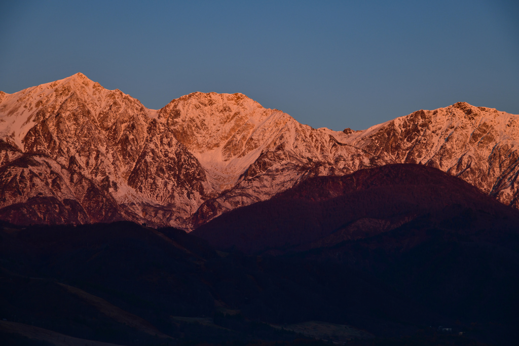 朝日に染まる白馬三山