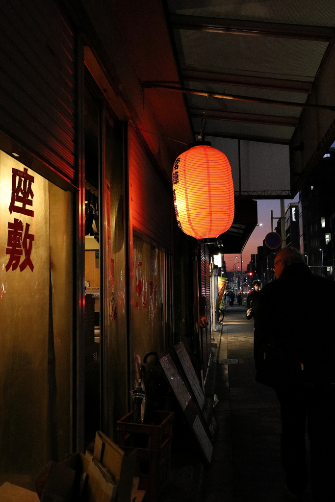 夜が始まる