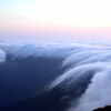朝焼けの中の滝雲