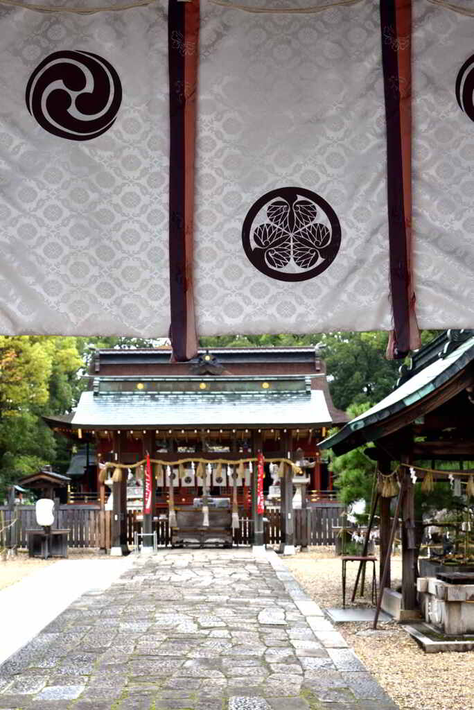 隋神門より拝殿を望む