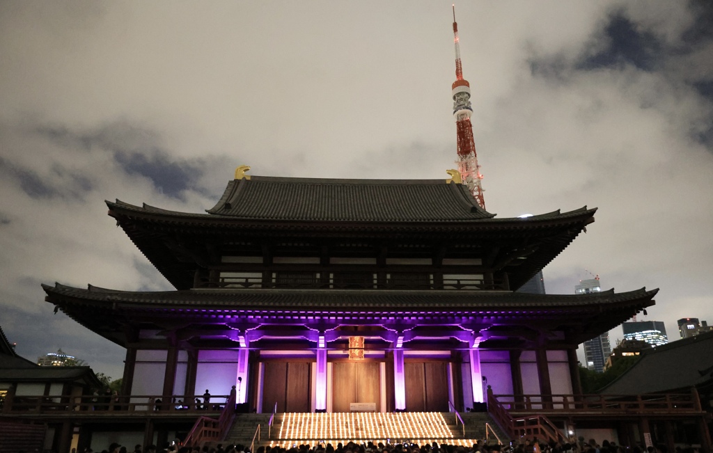 東京タワー消灯後も輝き続ける増上寺