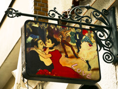祇園界隈　カフェのロマンチックな看板