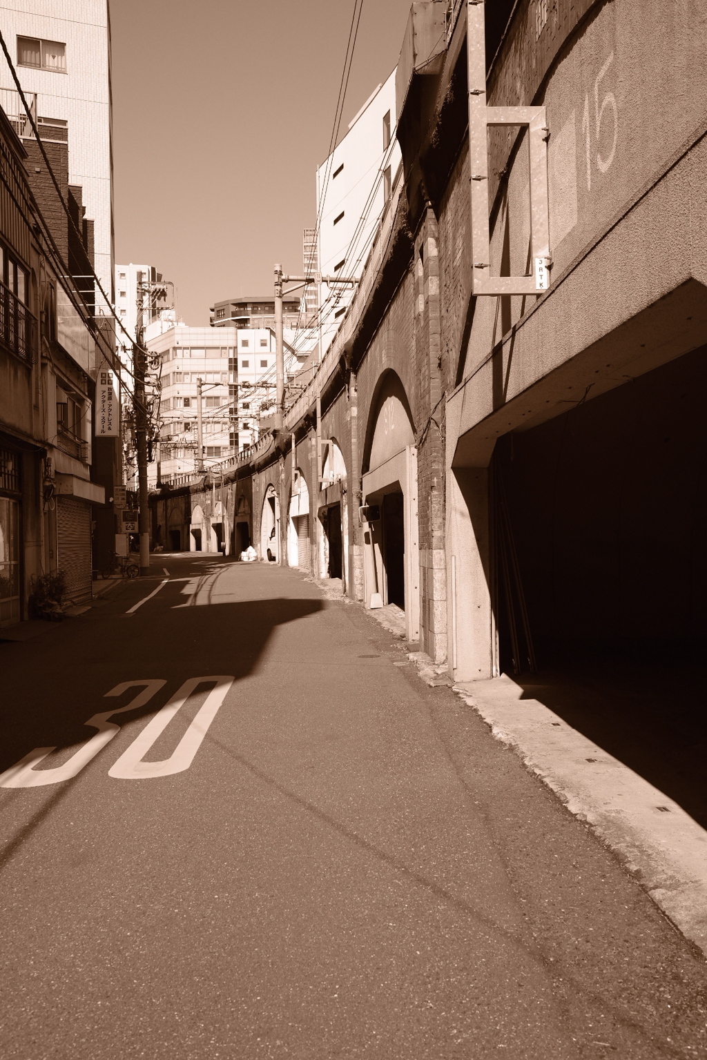 線路下倉庫 神田付近