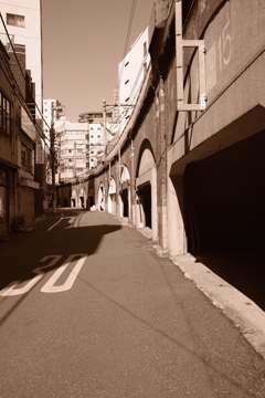 線路下倉庫 神田付近