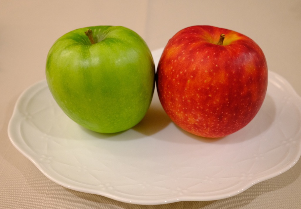 A pair of apples 