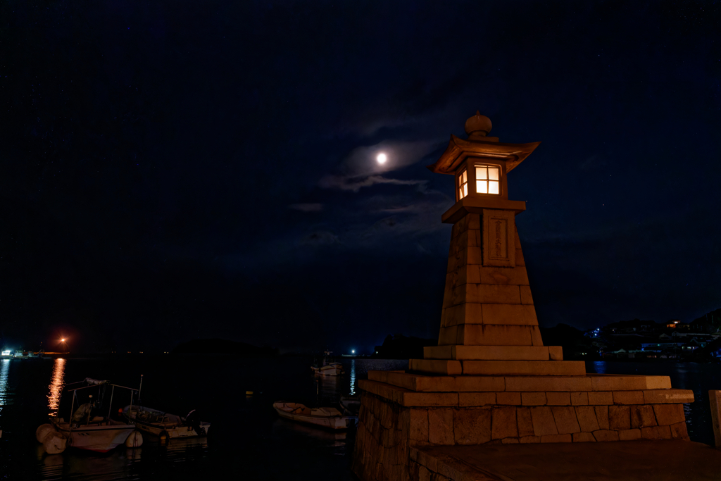 常夜燈は夜を照らす