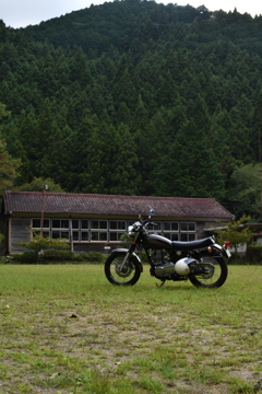 廃校とオートバイ②
