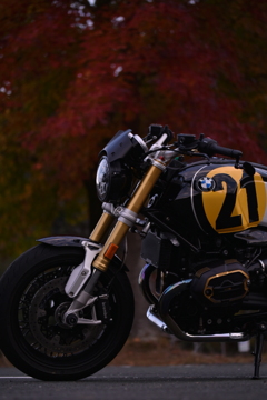秋に映えるオートバイ