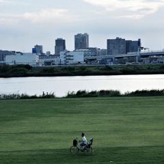 進む