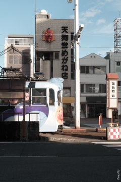 飛び出た路面電車