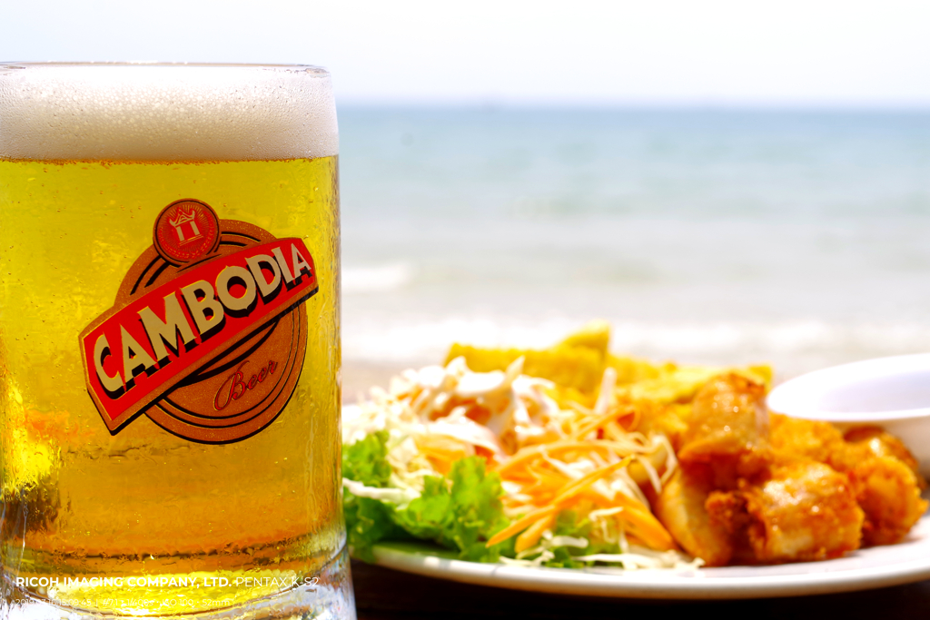 カンボジア シハヌークビル〜ビーチ ビール ジョッキ ビール